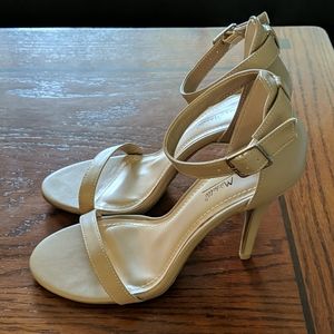 Anne Michelle Enzo 1 nude single strap size 8.5
